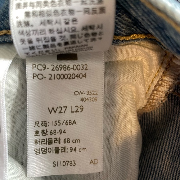 Levi’s High Waisted Mom Jeans | Light Wash Distressed | Size 27 - Picture 5 of 6